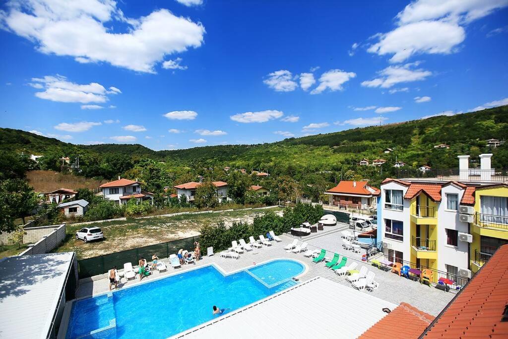 Modern Delux Apartments In Flowers&Pool Private Complex Balchik Exterior photo